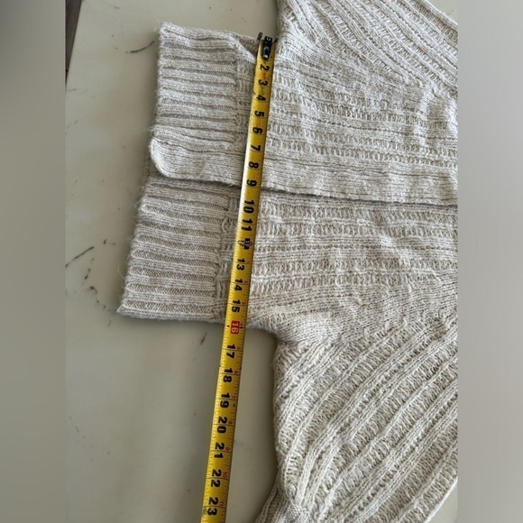 Guess Jeans Sweater - Picture 3 of 9